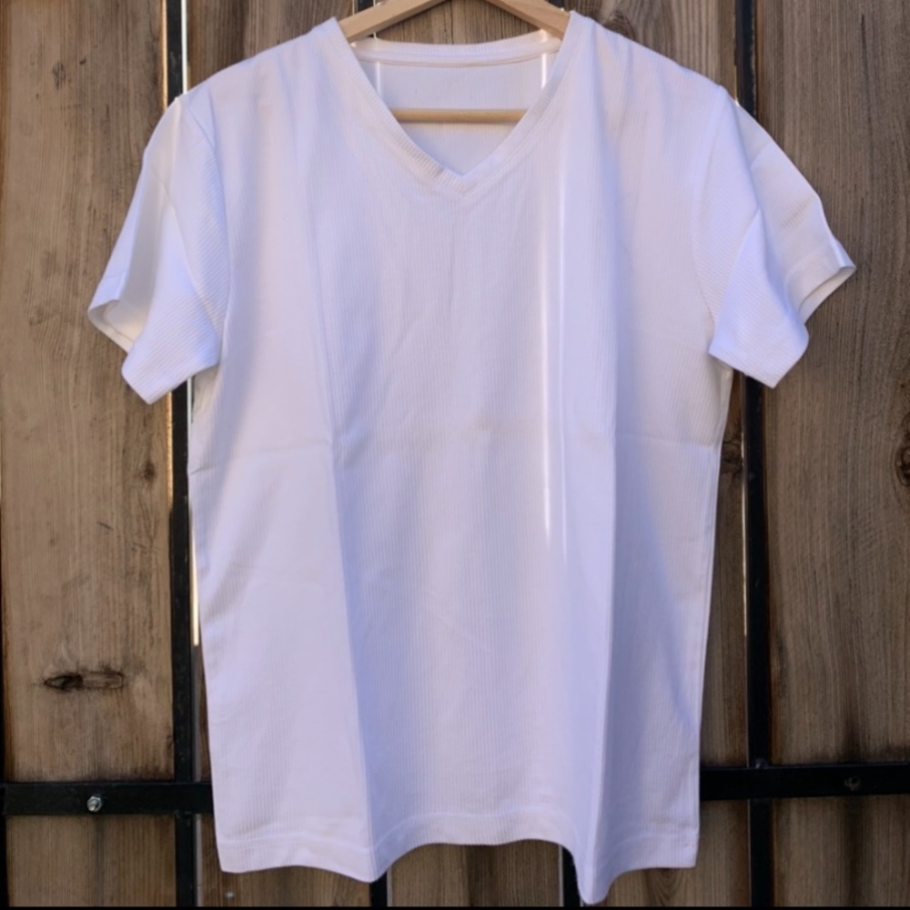 #MNTOP9 - V Neck Tee Shirt Medium White Short Sleeve